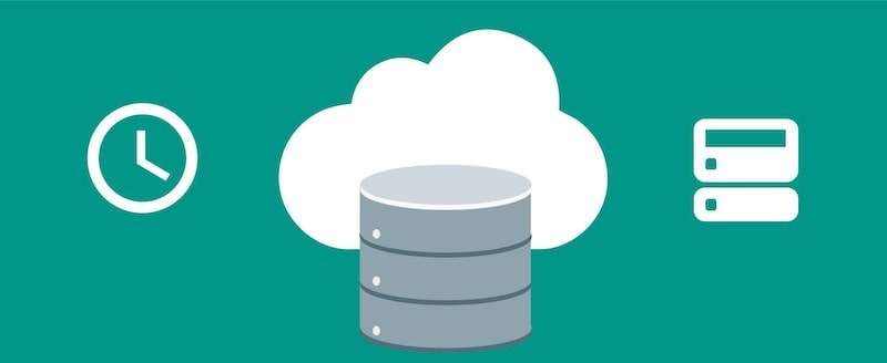 icone di un database di un orologio e di un pc con una nuvola