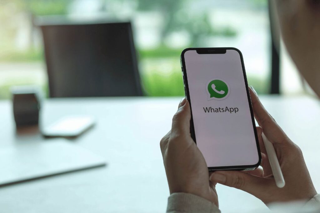 Come si programma un messaggio automatico su WhatsApp
