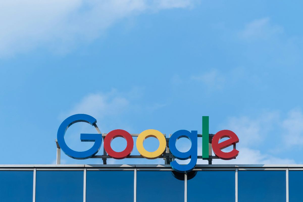 Logo Google su una sede della società