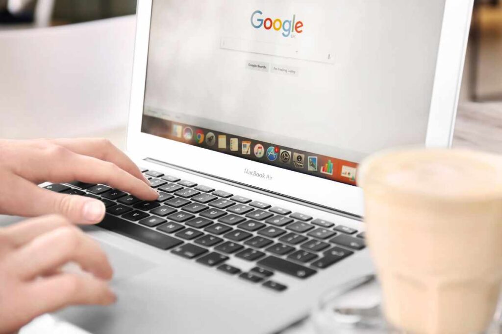 google fa esperimenti nella serp con gli spazi ads