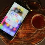 Smartphone con icone social