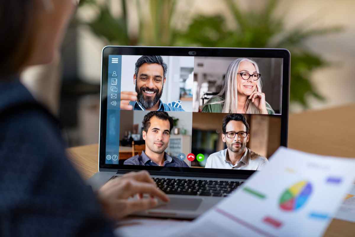 video conferenza su pc portatile
