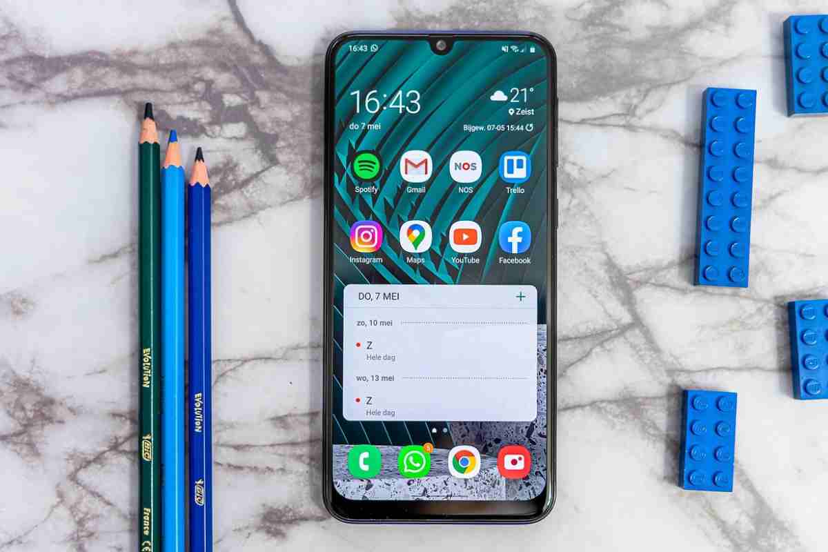 Smartphone e delle matite