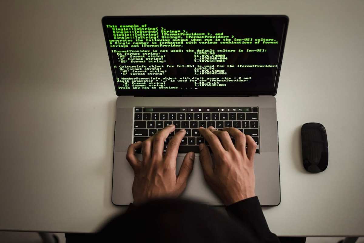 Hacker al laptop